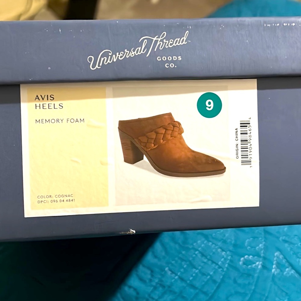 Boots - Picture 4 of 4